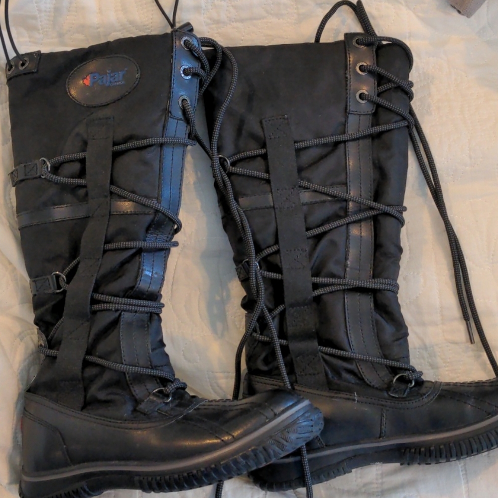 Snow boots